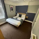 The George מלון 3*