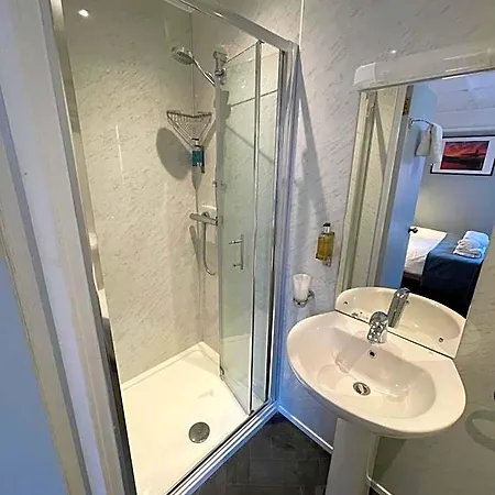 The George 3*